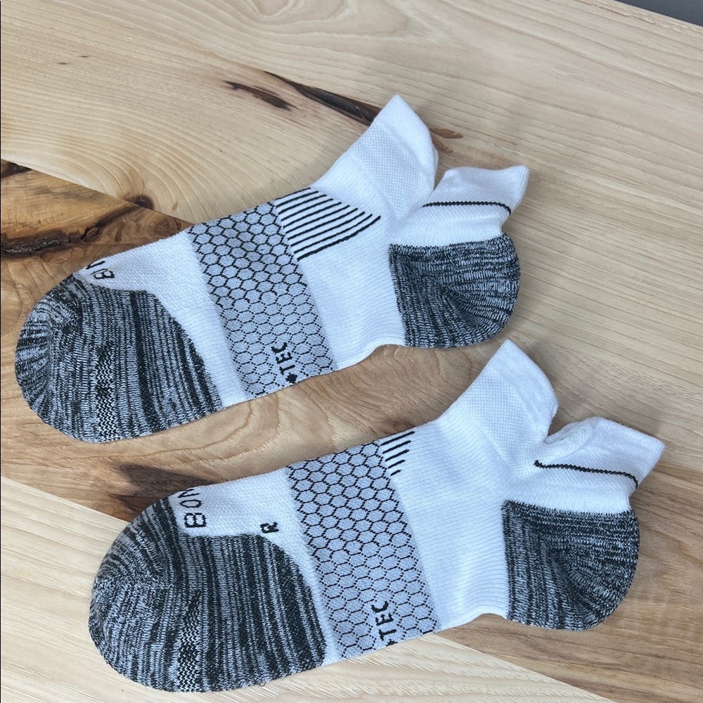 NEW Bombas Performance Ankle Running Socks White- Medium - Picture 3 of 3